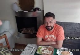 Me invita a comer y luego se lo cobra follando